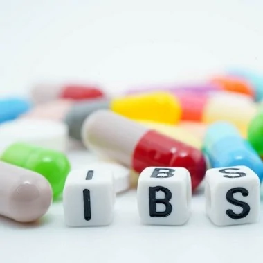 Syndrom dráždivého tračníku (IBS) – příznaky, strava a doplňky