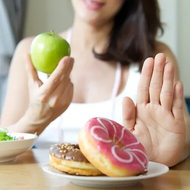 Gustări pentru sportivi între mese: ce alegi când vrei energie, sațietate și ingrediente simple