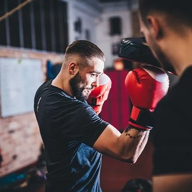 Compléments alimentaires et peptides pour pratiquants d'arts martiaux : optimiser la récupération