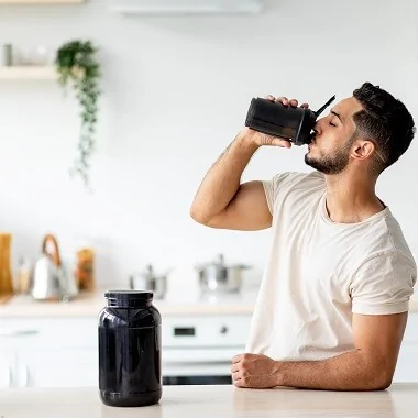 ¿Cuánta proteína necesitas al día para aumentar fuerza y masa muscular?